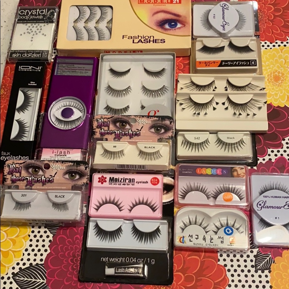 Faux eyelash bundle with free gift